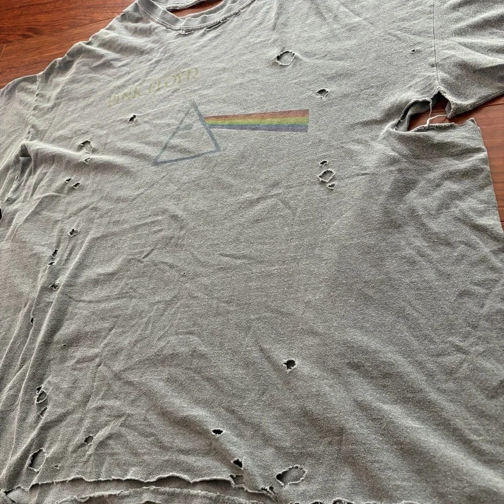Vintage Pink Floyd Thrashed Gray Prism Rainbow Graphic Short Sleeve T-Shirt